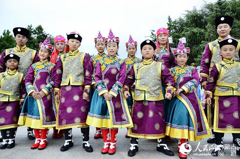 第十二届中国蒙古族服装服饰艺术节在乌兰浩特