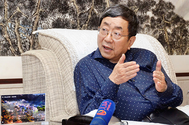 人民网专访余秋雨：“草原文化是内蒙古向文化强区跨越的一个立足点”