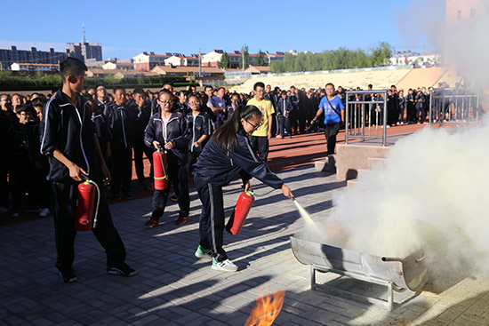 阿拉善消防开展消防宣传进军训活动