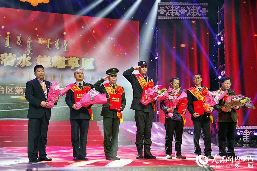 蒙古自治区第五届道德模范颁奖礼在呼和浩特举