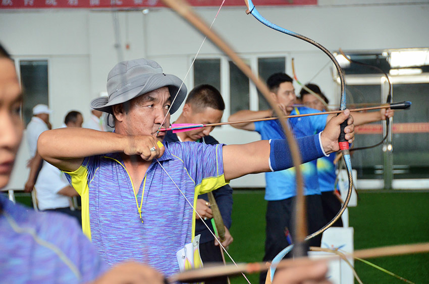 男兒三藝之射箭競技7月13日，內蒙古全區第九屆少數民族傳統體育運動會射箭項目在呼倫貝爾開賽。傳統射箭是蒙古族“男兒三藝”項目之一，也是那達慕大會最早的活動內容。【詳細】 