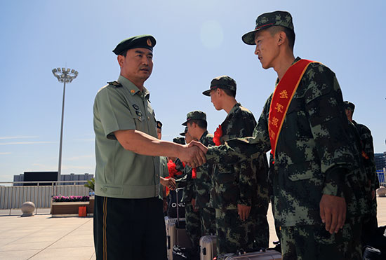 9月11日,武警内蒙古边防总队训练基地隆重举行新兵入营仪式,迎接首批