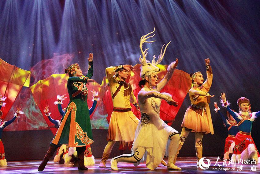 民族歌舞诗剧《山岭上的人--鄂伦春》精彩上演