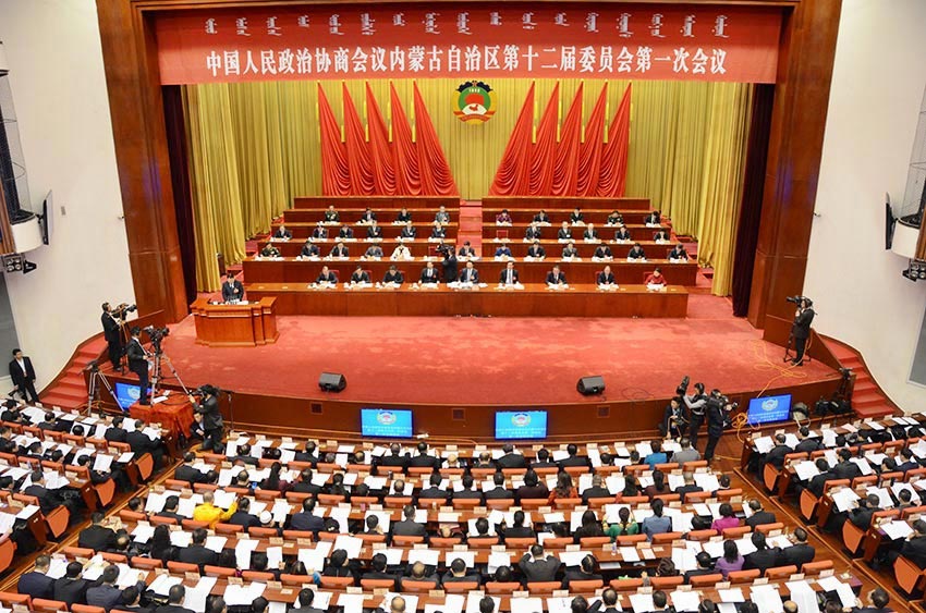 內蒙古自治區政協十二屆一次會議隆重開幕