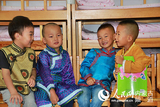 蒙古族幼儿园教师领小:文化的延续要从娃娃抓