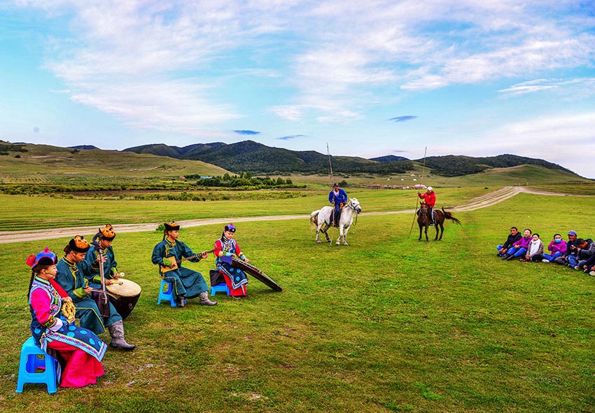阿魯科爾沁旗烏蘭牧騎在游牧點演出