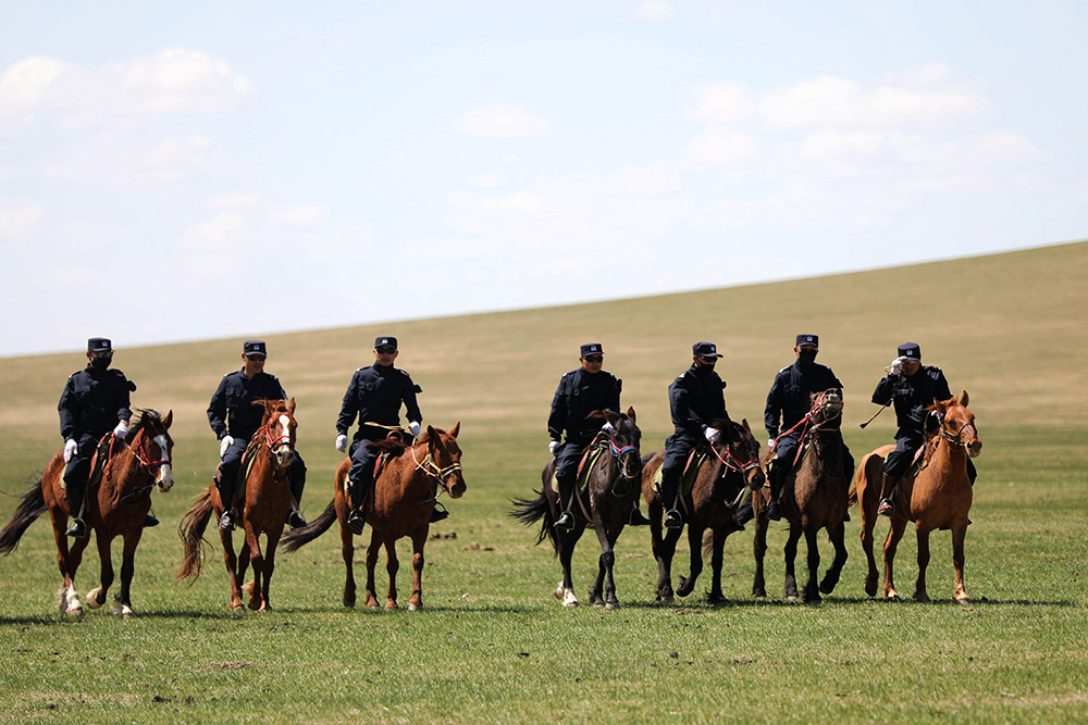草原上的马背警队