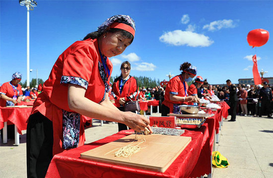 第八届中俄蒙美食文化节在乌兰察布市开幕