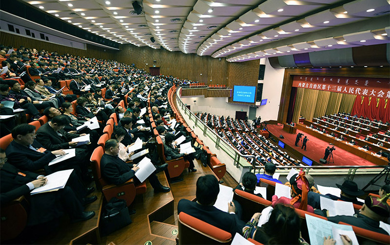 內蒙古自治區第十三屆人民代表大會第三次會議開幕
