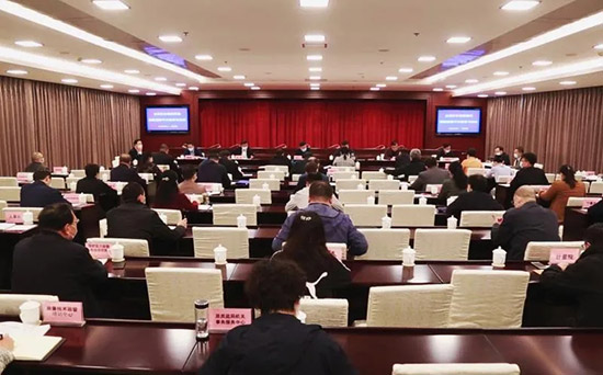 主持会议并讲话,局领导吕金华,杨林,张永强,杨凤屹,武来才,格日勒图