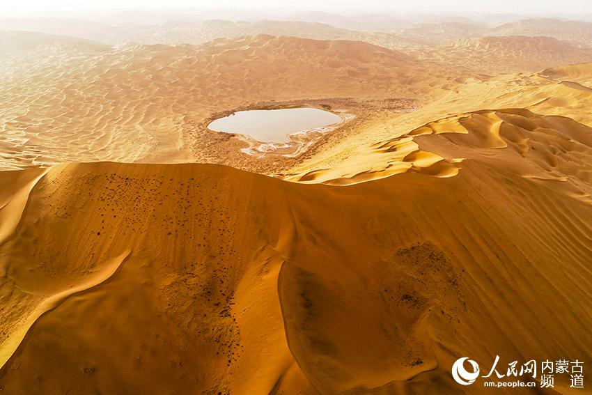 無人機拍攝的必魯圖沙峰景色。