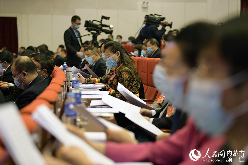 內蒙古自治區政協十二屆四次會議在內蒙古人民會堂開幕。陳立庚 攝