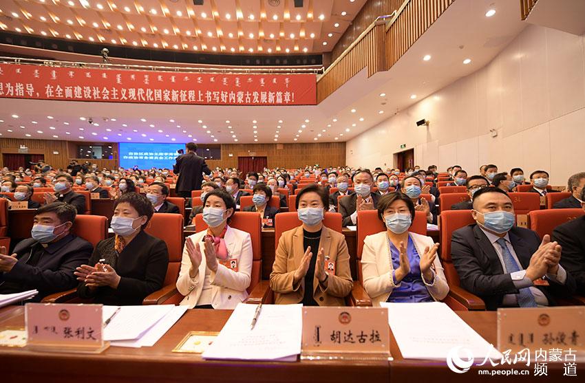 內蒙古自治區政協十二屆四次會議在內蒙古人民會堂開幕。陳立庚 攝