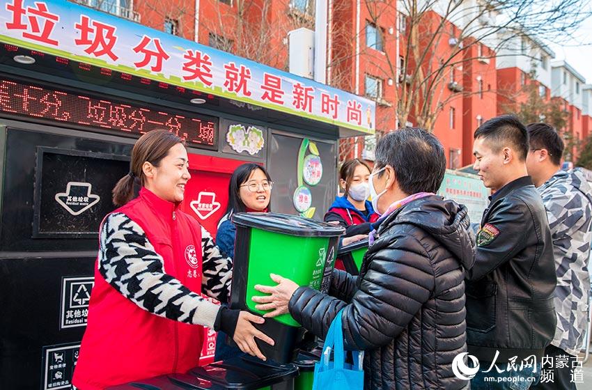 ���ͺ�������Ȫ���ĵ�Ա�ɲ�������־Ը������Ȫ������Ϊ���񽲽���������֪ʶ����ѷ�������Ͱ�������� ��