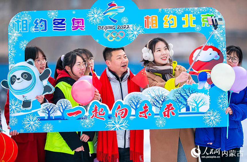 ���ͺ����е�����ѧ����Ա�������ʦ�ڿ���ӭ����������������Ӱ����������