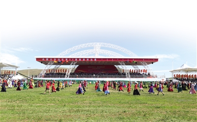 　今年7月，锡林郭勒盟成功承办内蒙古自治区第32届旅游那达慕。