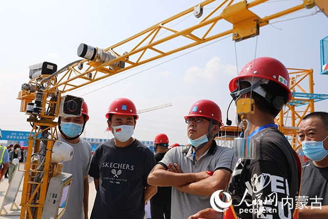 观摩活动现场。人民网 李睿摄