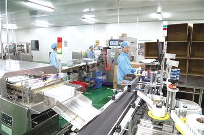 　内蒙古蒙药股份有限公司现代化蒙药包装车间。张力军 摄