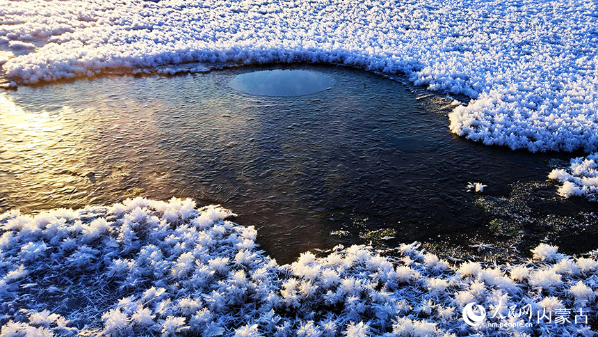 水上冰花。于雪梅摄