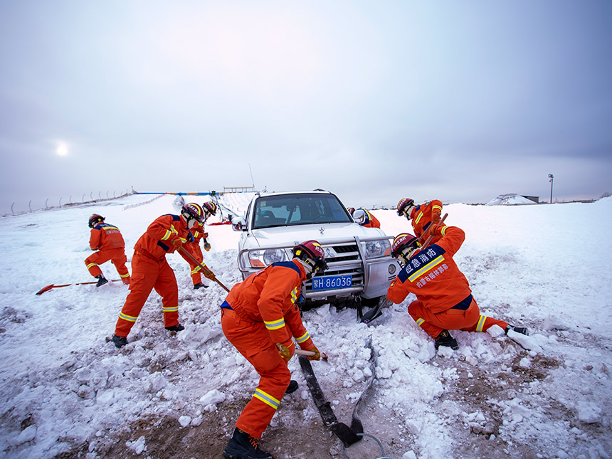 锡林郭勒消防开展低温雨雪冰冻灾害应急救援实战拉动演练