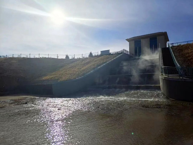 岱海生態應急補水工程冬季補水現場。內蒙古水利廳供圖