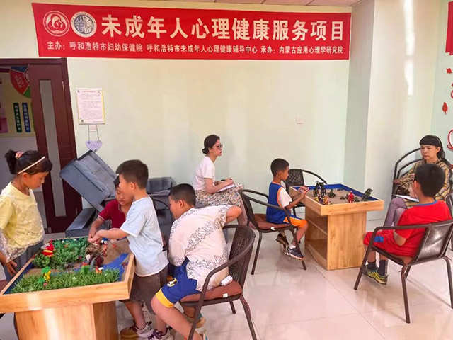 昭乌达南路街道永泰社区引进内蒙古应用心理学研究院“金花瓣”项目开展“家长课堂”及心理咨询服务