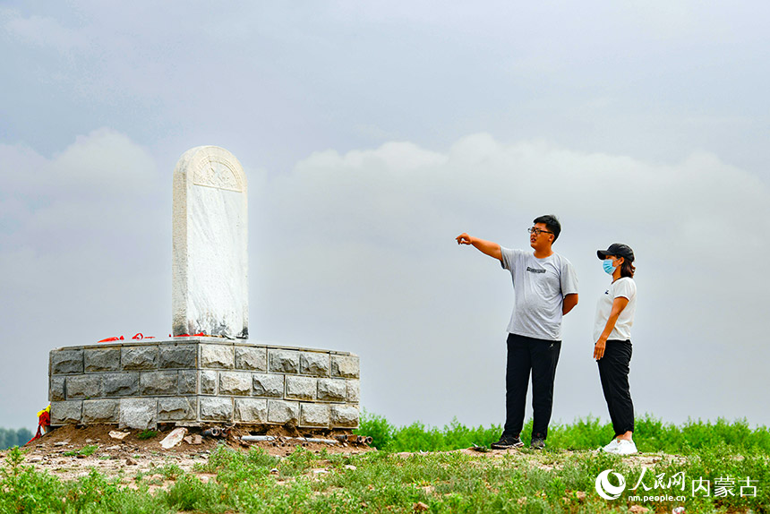 2020年7月29日，游客在辽上京遗址游览。王正摄