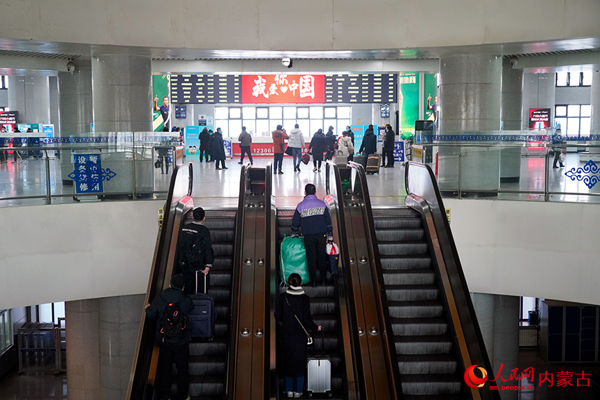 春运首日，呼和浩特站候车大厅。中国铁路呼和浩特局供图