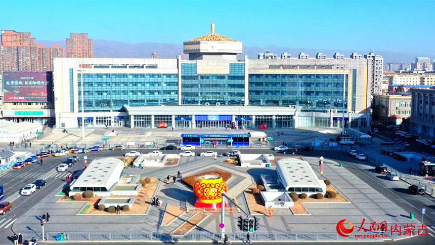 春运首日，呼和浩特火车站外景。张小图 摄