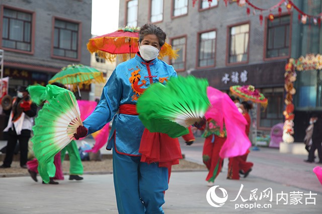 2023年乌审旗年货节现场。张愉华摄