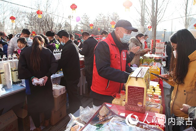 2023年乌审旗年货节现场。张愉华摄