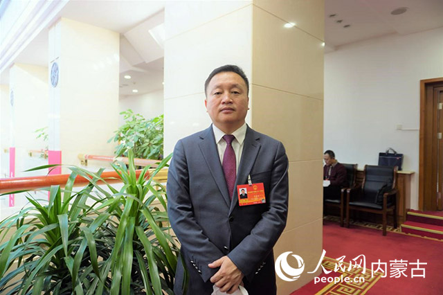 自治区人大代表、蒙牛集团副总裁吴喜春。人民网 刘艺琳摄