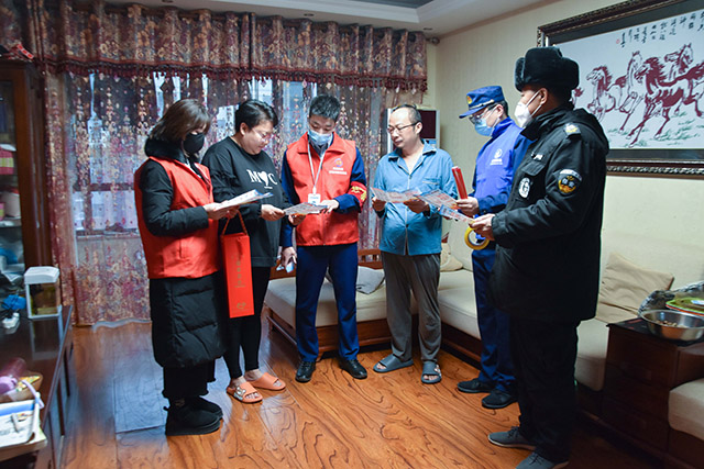 向居民宣传消防常识