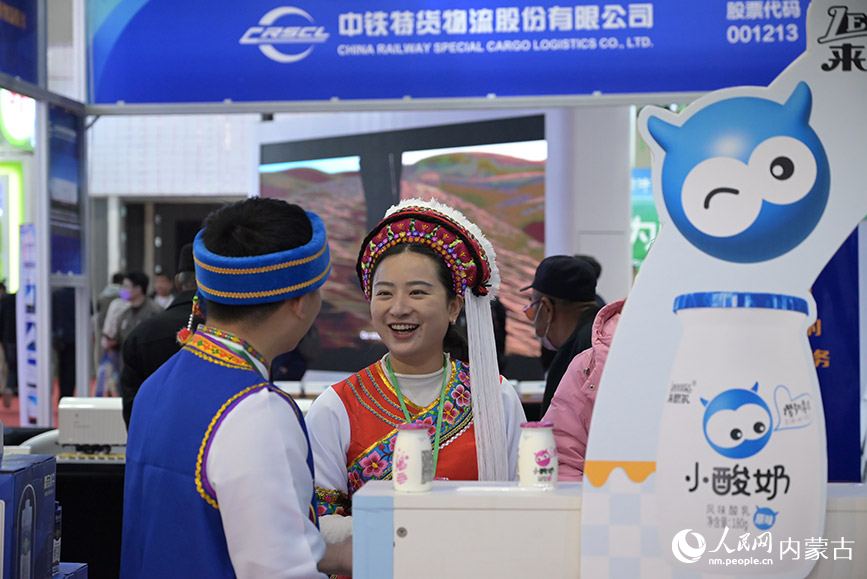 第十六届内蒙古乳业博览会现场。人民网 刘艺琳摄
