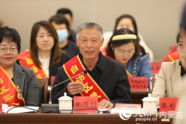 入選《習近平走進百姓家》代表張國利分享心得體會。內蒙古自治區婦聯供圖