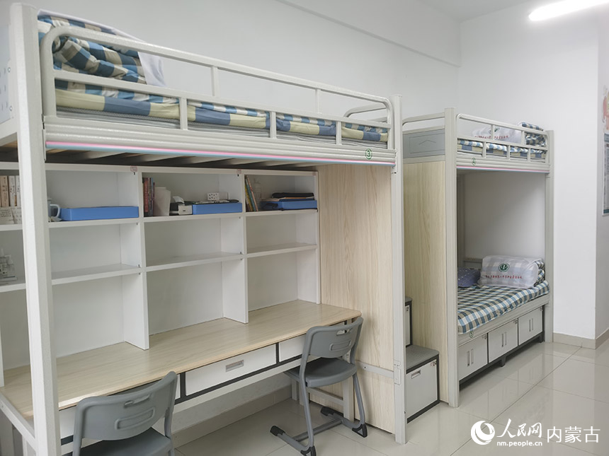 鄂尔多斯第一中学伊金霍洛分校宿舍。高强摄