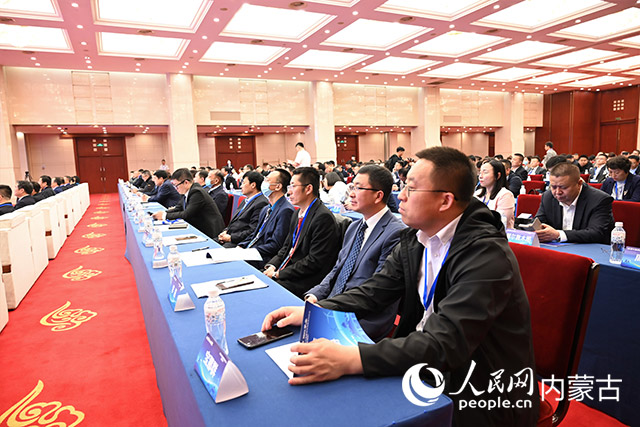 内蒙古绿色农畜产品加工产业专题推介会现场。人民网 刘艺琳摄