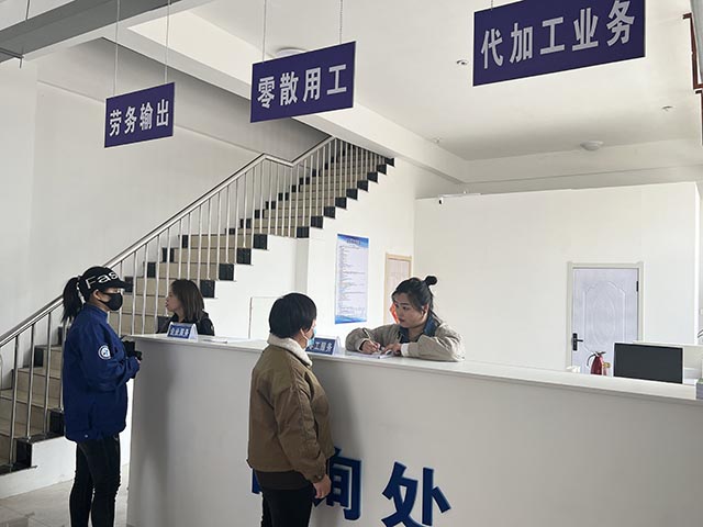 科左中旗零工市场。包乌兰摄