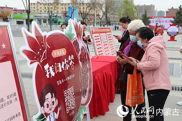 市民在現場參與活動。人民網 苗陽攝