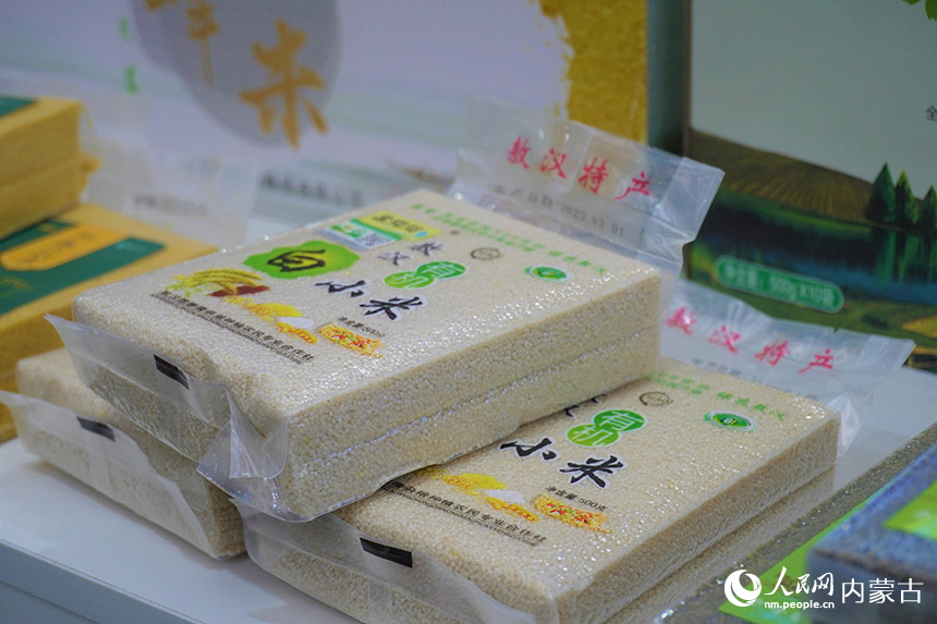 赤峰市展銷產品。人民網 寇雅楠攝