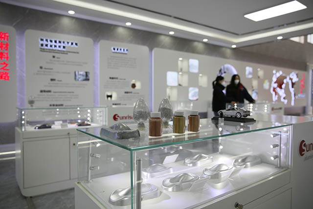 內蒙古旭陽新材料有限公司產品展示區。