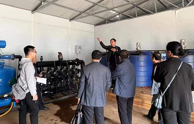 驻村工作队和村“两委”赴云南省葡萄种植基地学习
