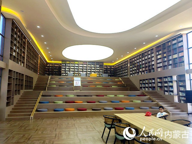 劉家堡村鄉村書屋內景。人民網 劉藝琳攝