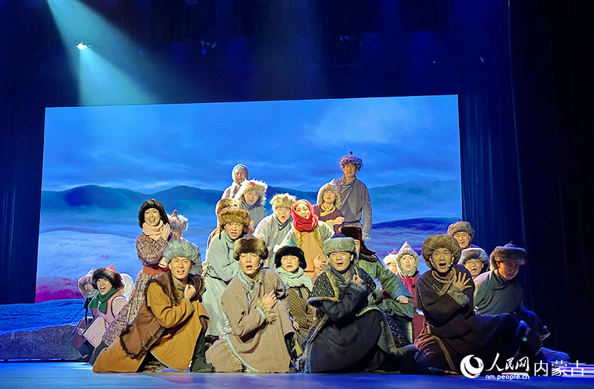 现场剧照 实习生 黄正 摄