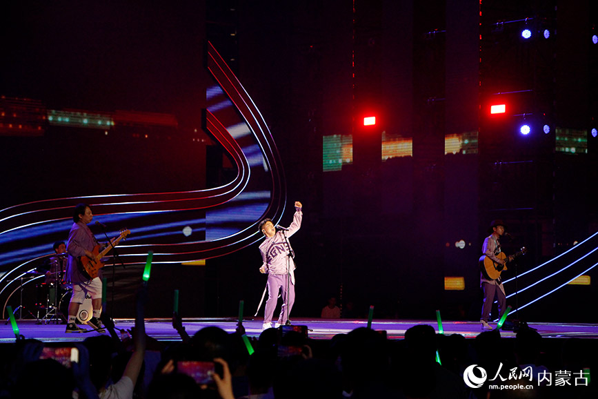 歌曲《上海产的半导体》 实习生 刘佳宝 摄