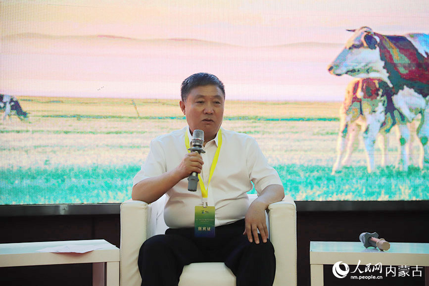 通遼市農牧局黨組成員、市畜牧業發展中心主任戴廣宇發言。人民網記者 趙夢月攝