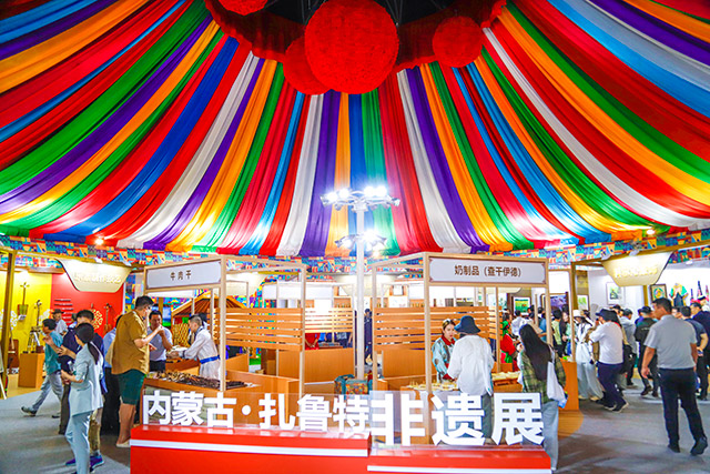 展览馆现场。王呼斯冷摄