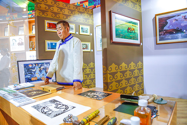 扎鲁特版画展示。王呼斯冷摄