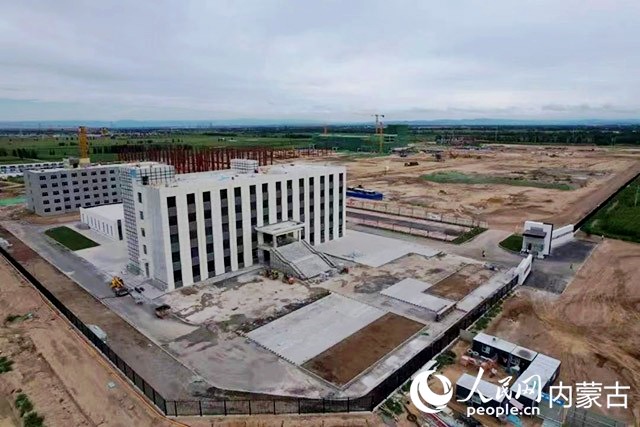 内蒙古天皓玻纤有限责任公司60万吨玻璃纤维制造项目施工现场。受访单位供图