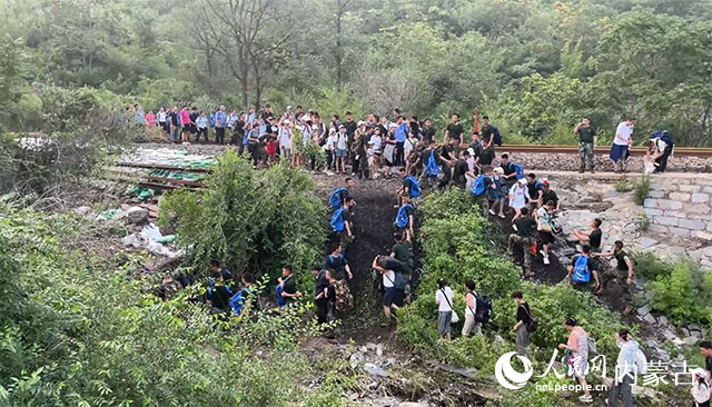 滞留旅客有序分批撤离。受访单位供图